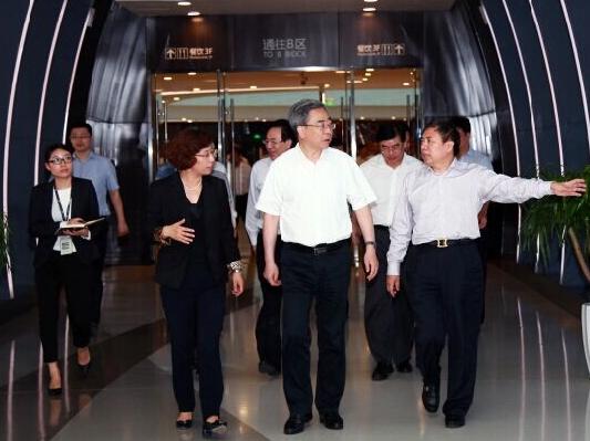 國(guó)務(wù)院國(guó)資委主任張毅蒞臨海棠灣免稅購(gòu)物中心調(diào)研