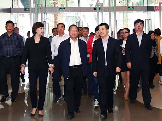 海南省委副書記、省長劉賜貴蒞臨海棠灣免稅購物中心考察