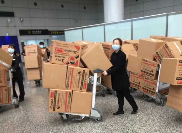 【中國(guó)免稅人在行動(dòng)·一線直擊篇】之六： 戰(zhàn)“疫”一線的陽(yáng)光衛(wèi)士，愛心傳遞暖人心