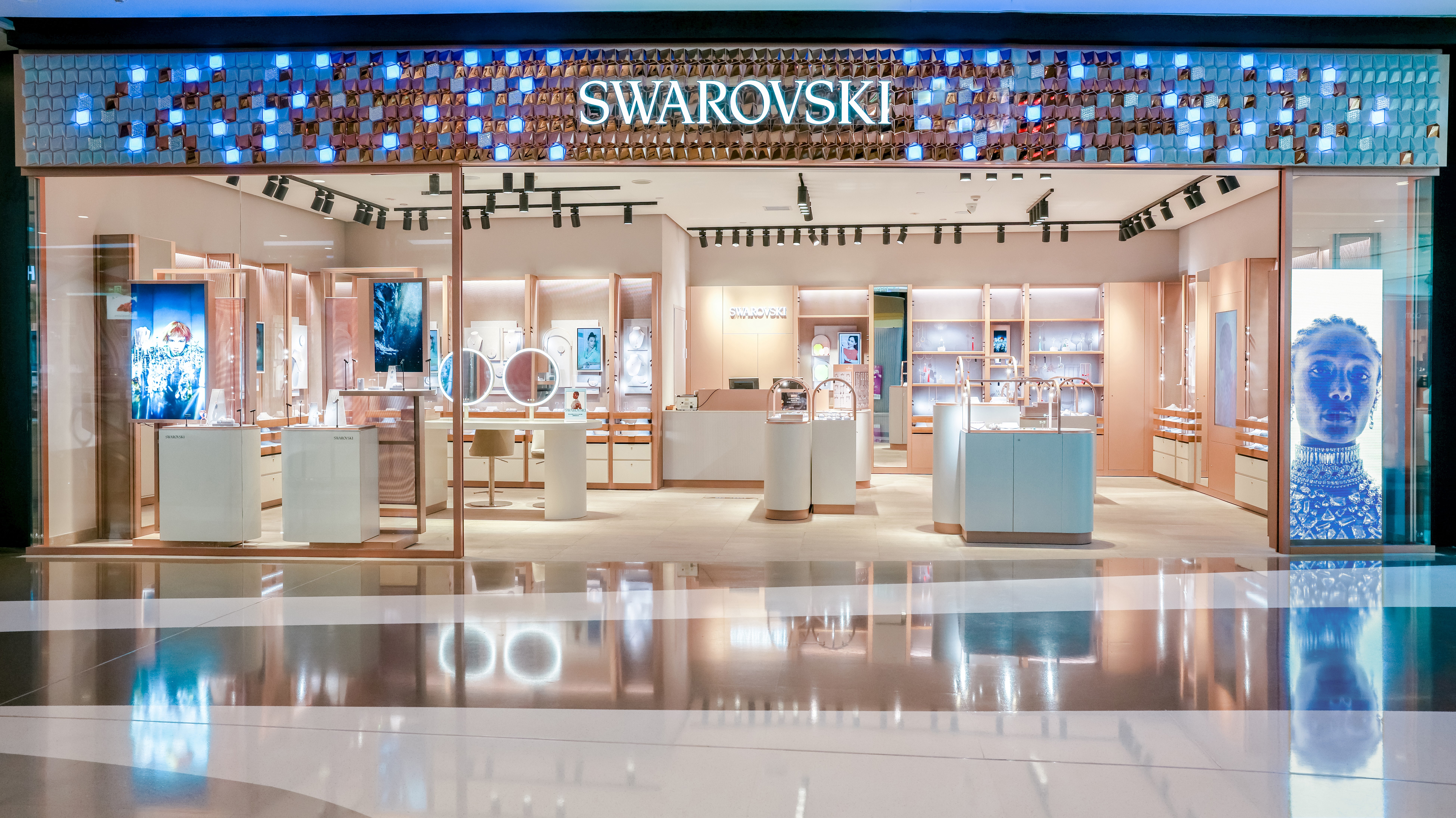 中免集團持續(xù)深化品牌優(yōu)勢 施華洛世奇全新概念店精彩亮相