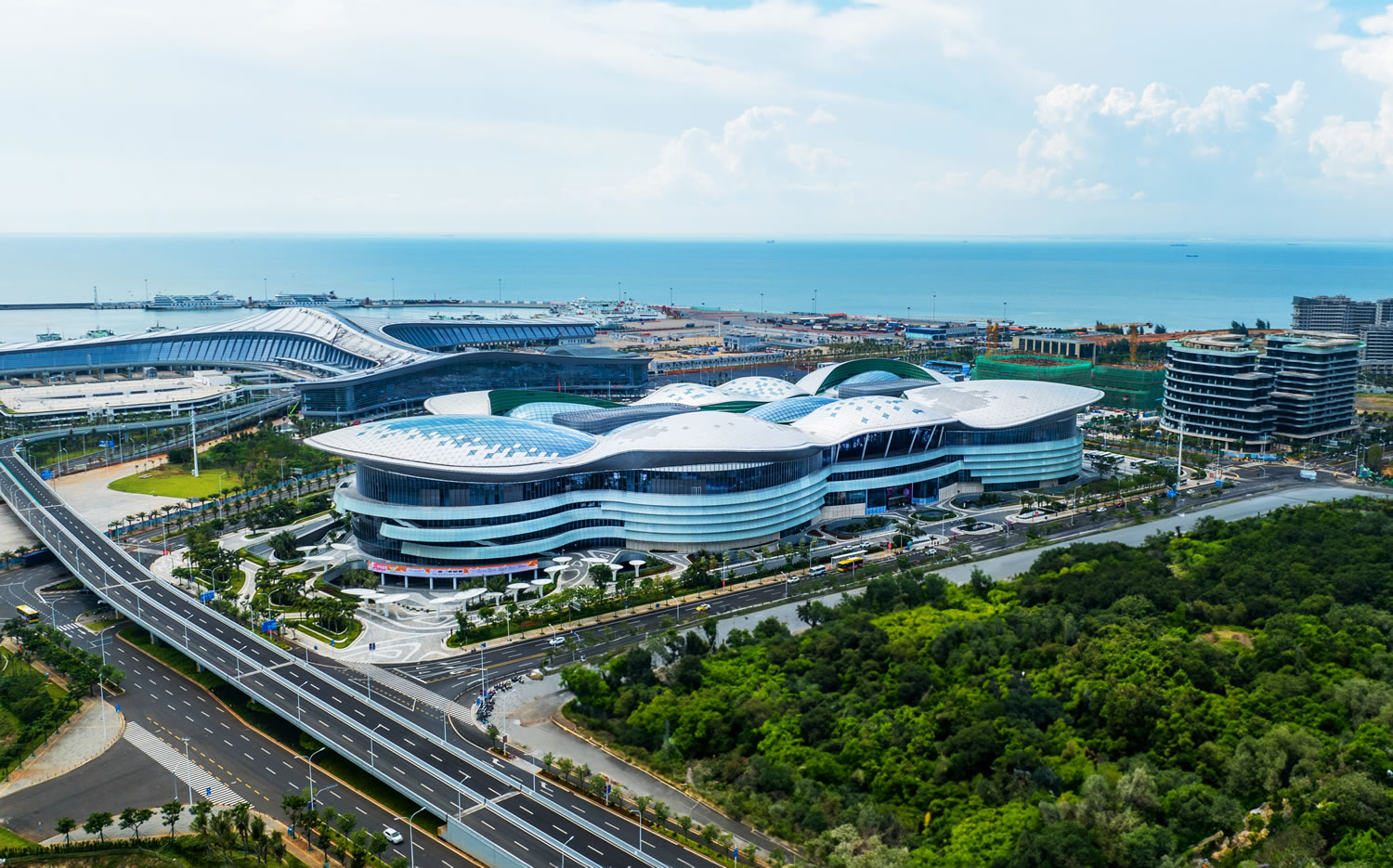 海南自貿(mào)港封關(guān)倒計時 中免集團(tuán)領(lǐng)跑全球旅游零售新格局